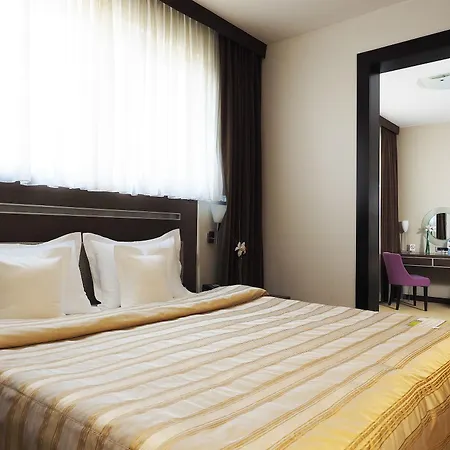 Hotel In 4*