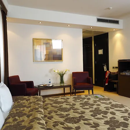 Hotel In 4*