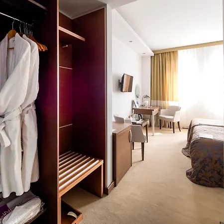 Hotel In 4*