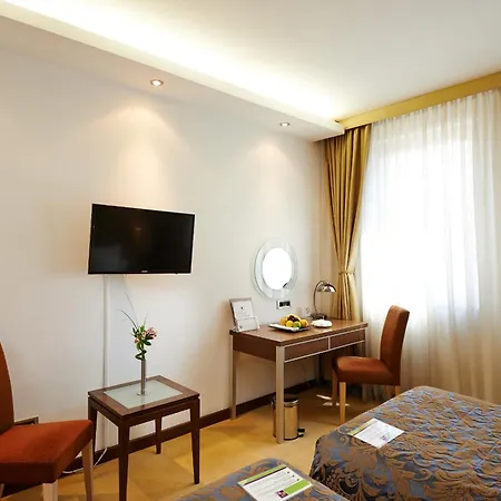 In Hotel 4*