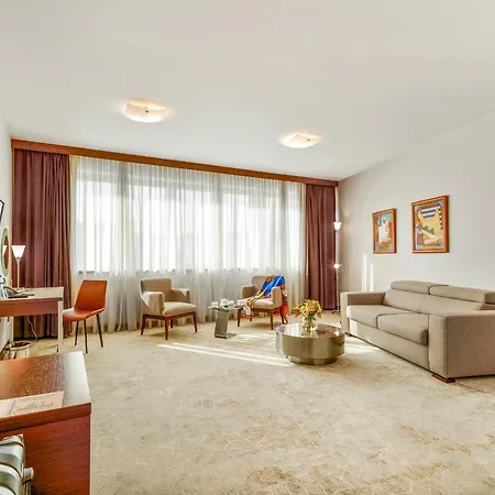 Hotel In 4*