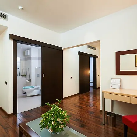 Hotel In 4*