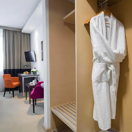 Hotel In 4*